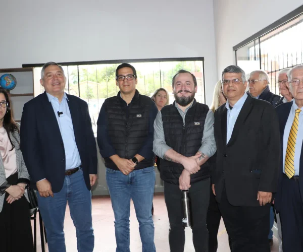 Comunidad, Escuela Delmas, Lambare╠ü